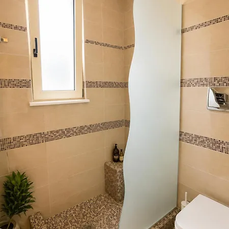 Zoe' S Place In Chania